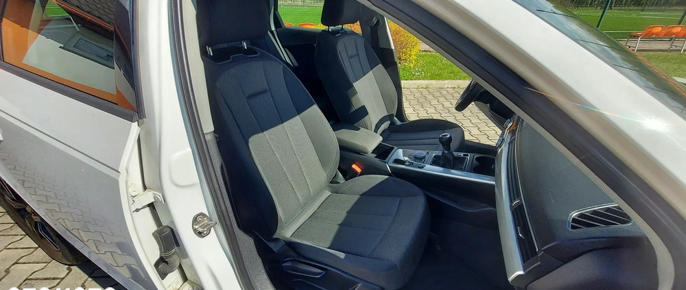 Audi A4 cena 72900 przebieg: 112000, rok produkcji 2017 z Malbork małe 277